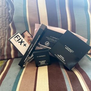 *YEAR END HOLIDAY SALE*
MAC Cosmetics Holiday Bundle With Free Gift